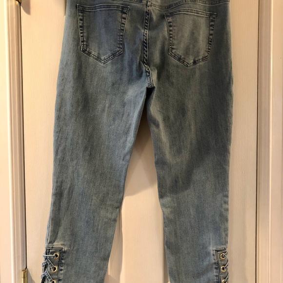 Michael Kors straight legs in washed denim. Lace up details. Size 4. Worn once. - Picture 2 of 5